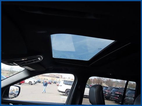 Used 2023 Jeep Grand Cherokee Altitude AWD/4WD image 14