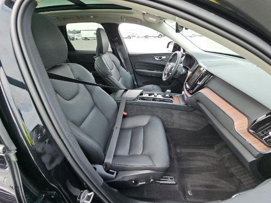 Used 2024 Volvo XC60 B5 Plus w/ Protection Package Premier AWD/4WD image 7