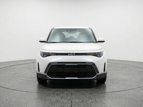 Used 2025 Kia Soul LX w/ LX Technology Package FWD image 2
