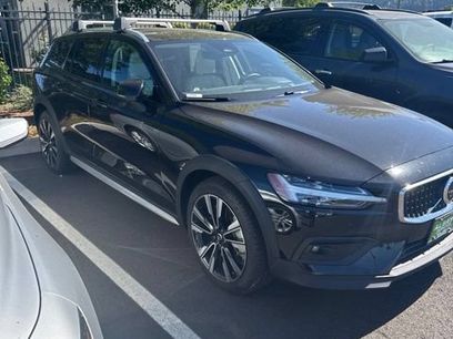 Used 2025 Volvo V60 B5 Cross Country Ultra w/ Climate Package
