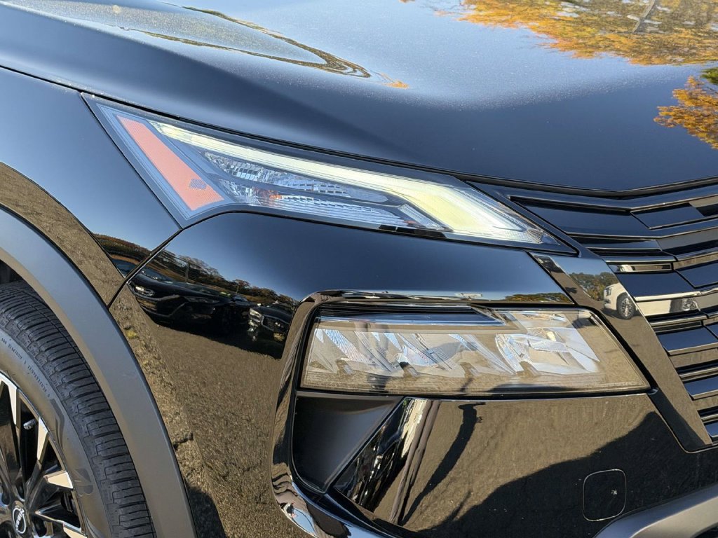 Used 2026 Nissan Rogue Dark Armor AWD/4WD image 9