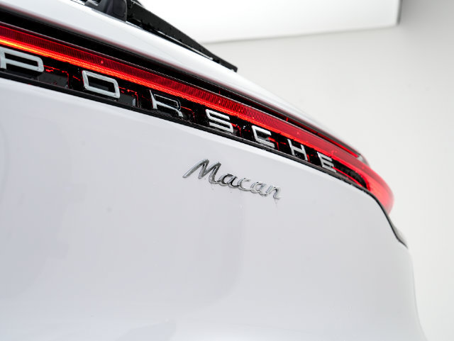 Certified 2026 Porsche Macan AWD/4WD image 29