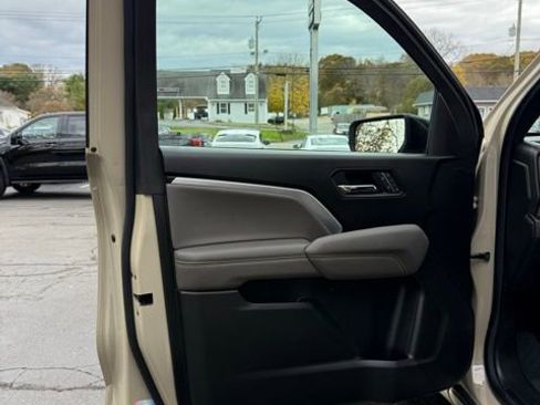 Used 2024 Chevrolet Colorado ZR2 w/ ZR2 Convenience Package III image 56