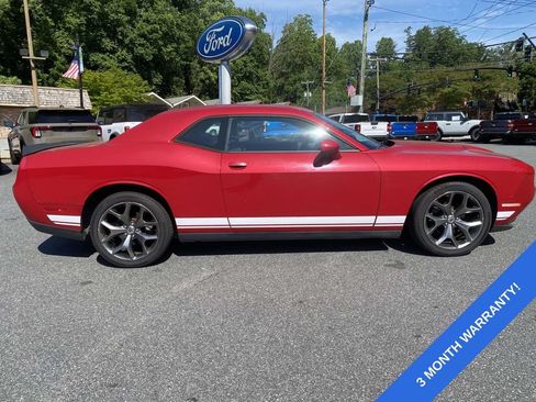 Used 2017 Dodge Challenger SXT RWD image 8
