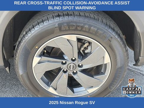 Used 2025 Nissan Rogue SV image 9