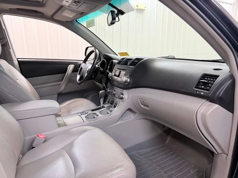 Used 2012 Toyota Highlander SE w/ Tow Pkg AWD/4WD image 35