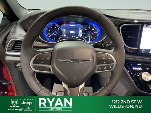 New 2026 Chrysler Pacifica Select AWD/4WD image 22
