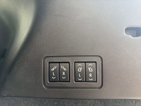 Used 2023 Cadillac XT6 Premium Luxury w/ Technology Package image 25