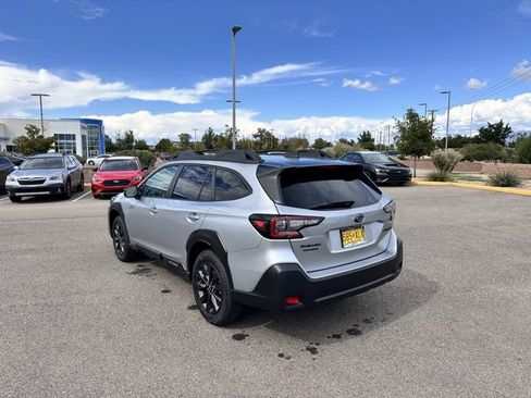 Used 2025 Subaru Outback Onyx Edition image 4