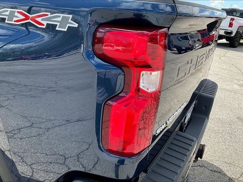 Used 2022 Chevrolet Silverado 2500 Custom w/ Custom Value Package AWD/4WD image 32