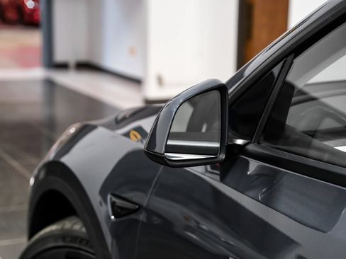Used 2022 Tesla Model Y Performance AWD/4WD image 36
