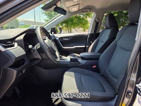 Used 2025 Toyota RAV4 XLE FWD image 9