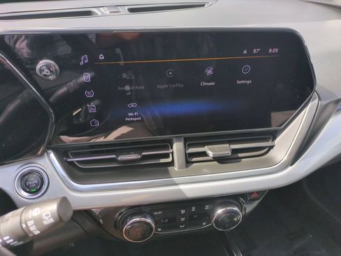 Used 2025 Chevrolet Trax LT w/ LT Convenience Package FWD image 18