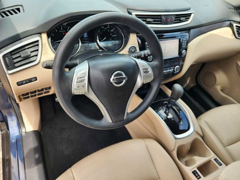 Used 2016 Nissan Rogue SV w/ SV Premium Package FWD image 2