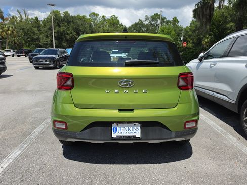 Used 2020 Hyundai Venue SE FWD image 4