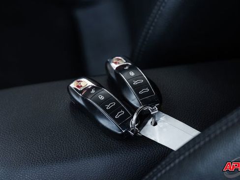 Used 2016 Porsche Cayman image 63