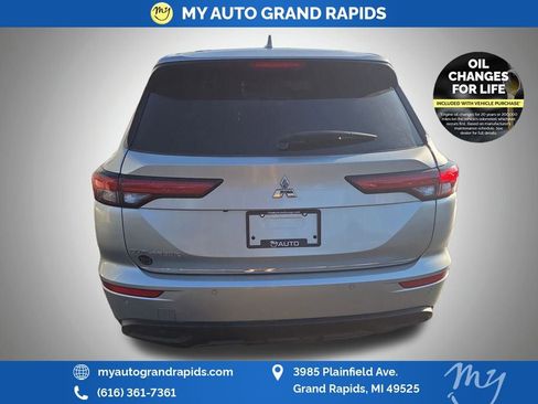 Used 2024 Mitsubishi Outlander ES image 6