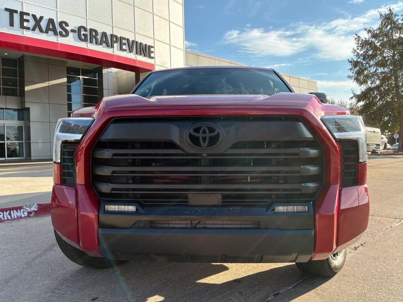 Used 2025 Toyota Tundra Limited AWD/4WD image 3