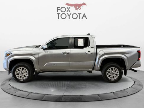 Used 2025 Toyota Tacoma SR5 image 3