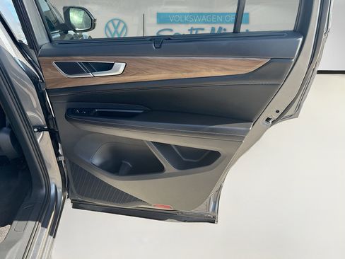 Used 2024 Volkswagen Atlas SE image 31