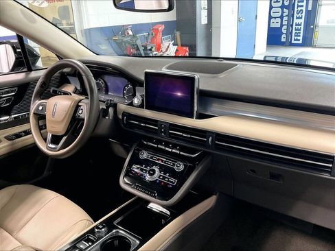 Used 2021 Lincoln Corsair AWD w/ Premium Package image 14