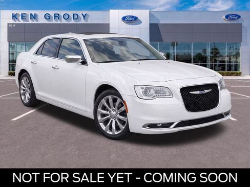 Used 2020 Chrysler 300 Limited AWD/4WD image 1