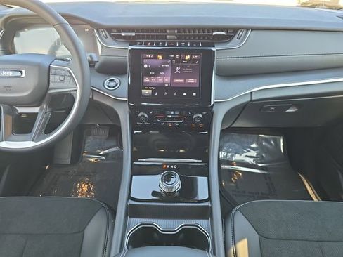 New 2025 Jeep Grand Cherokee Altitude image 11