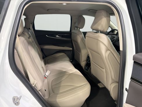 Used 2023 Lincoln Nautilus AWD w/ Premium Package image 11
