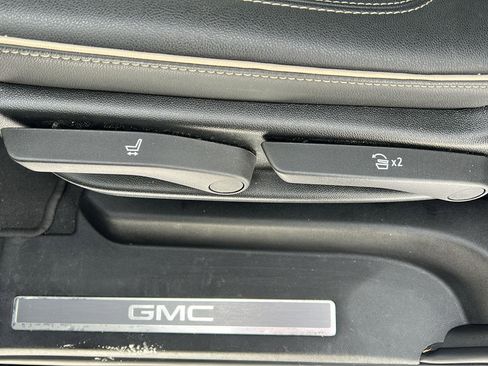Used 2024 GMC Yukon XL SLT image 22