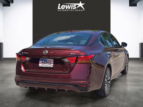 Used 2024 Nissan Altima 2.5 SV FWD image 4