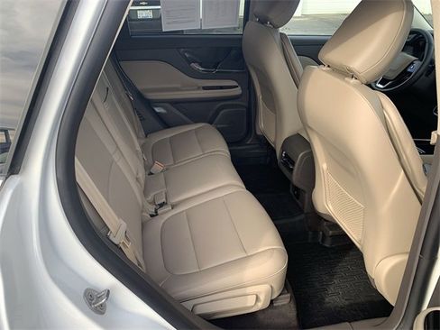 Used 2024 Lincoln Corsair AWD image 27