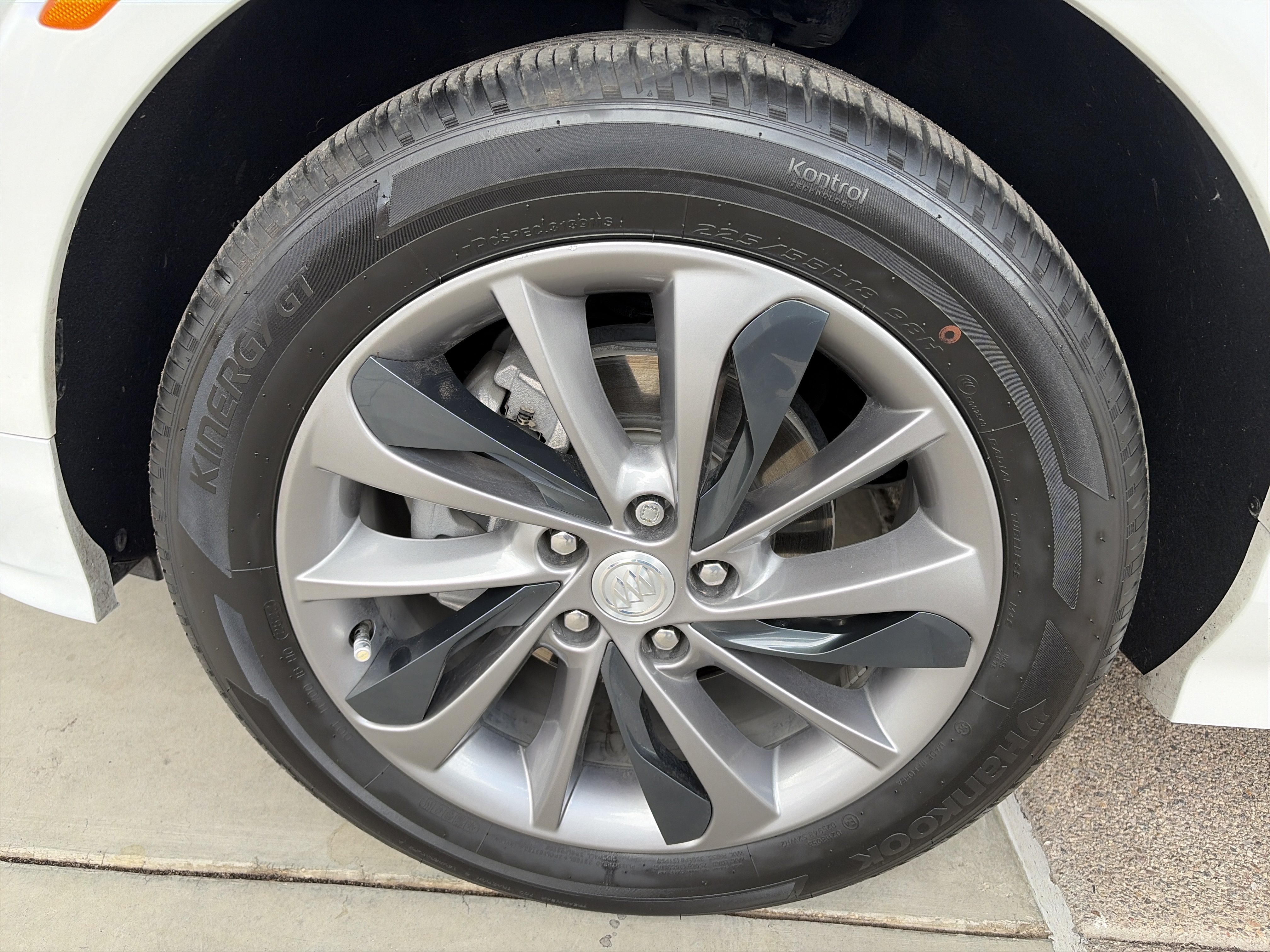 Used 2022 Buick Encore GX Select w/ Sport Touring Package FWD image 9