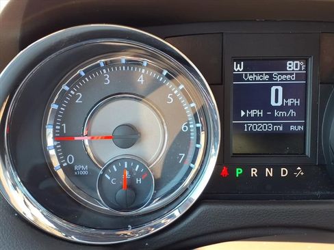 Used 2011 Chrysler Town & Country Limited image 18