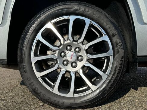 Used 2023 GMC Acadia Denali w/ Denali Technology Package AWD/4WD image 11