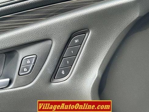 Used 2020 Buick Envision Essence AWD/4WD image 11