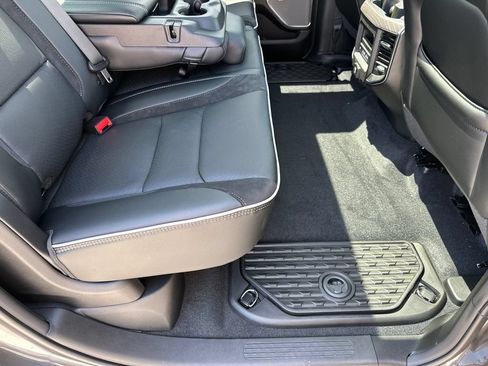 New 2026 RAM 1500 Laramie AWD/4WD image 18