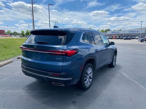 Used 2025 Buick Enclave Preferred FWD image 7