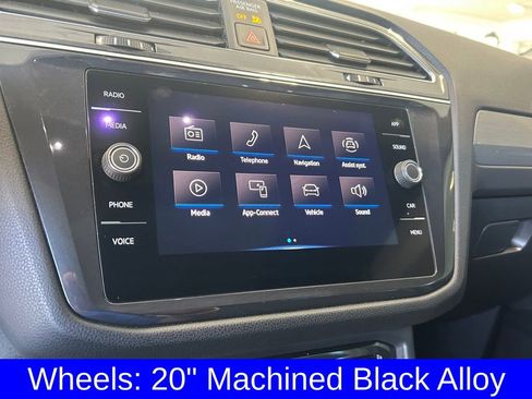 Used 2021 Volkswagen Tiguan SE R-Line image 11