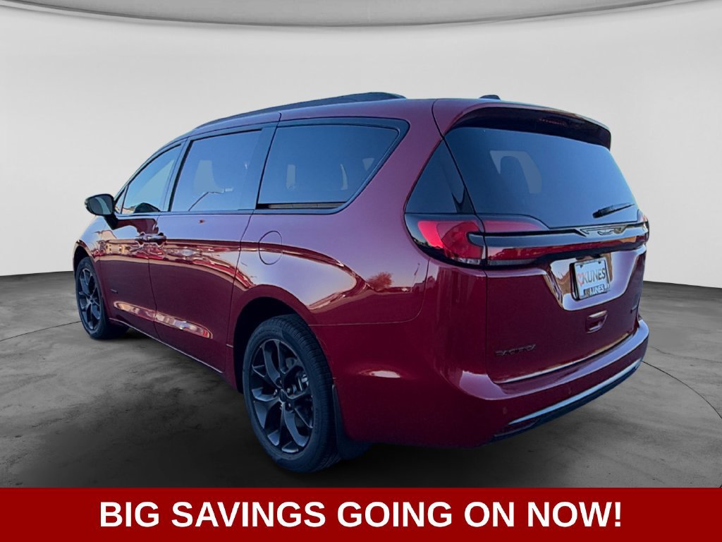 New 2027 Chrysler Pacifica Select AWD/4WD image 6