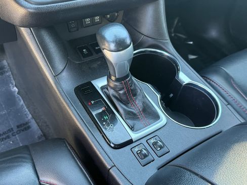 Used 2019 Toyota Highlander SE image 24