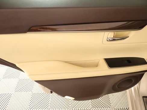 Used 2017 Lexus ES 350 w/ Premium Package FWD image 17