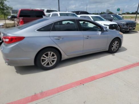 Used 2017 Hyundai Sonata SE image 2