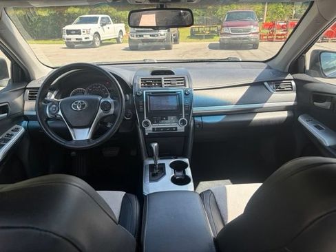 Used 2012 Toyota Camry SE w/ Leather Pkg FWD image 3