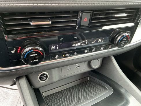 Used 2022 Nissan Rogue SV w/ SV Premium Package image 23