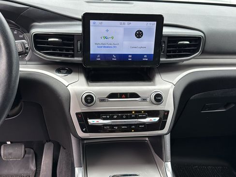 Used 2022 Ford Explorer XLT w/ Equipment Group 202A image 22