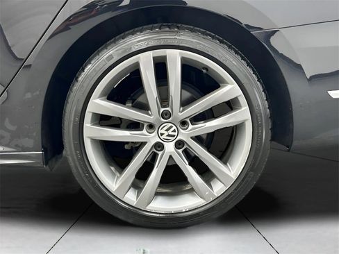 Used 2018 Volkswagen Passat 2.0T R-Line image 19