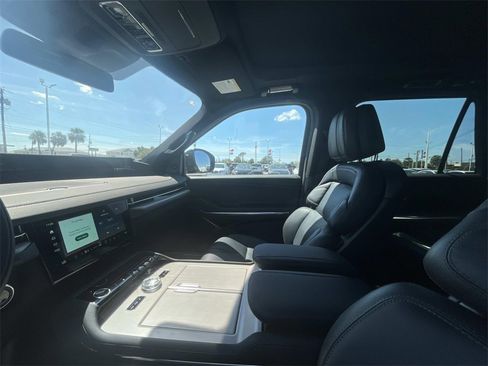 New 2025 Lincoln Navigator Reserve w/ Jet Appearance Package image 10