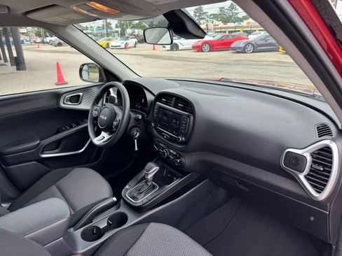 Used 2023 Kia Soul LX w/ Option Group 015 FWD image 21