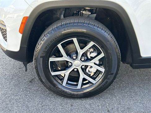 Certified 2024 Jeep Grand Cherokee Limited image 10