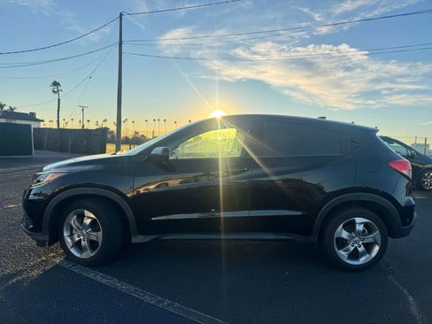 Used 2019 Honda HR-V LX image 3
